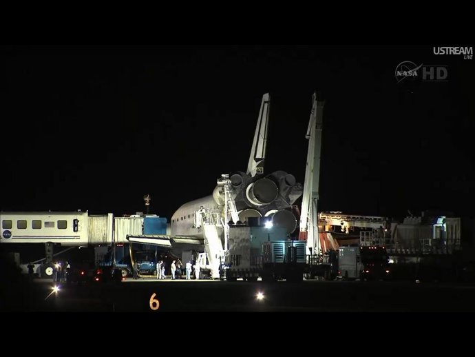 El Endeavour Aterriza En Florida Tras Su Penúltima Misión