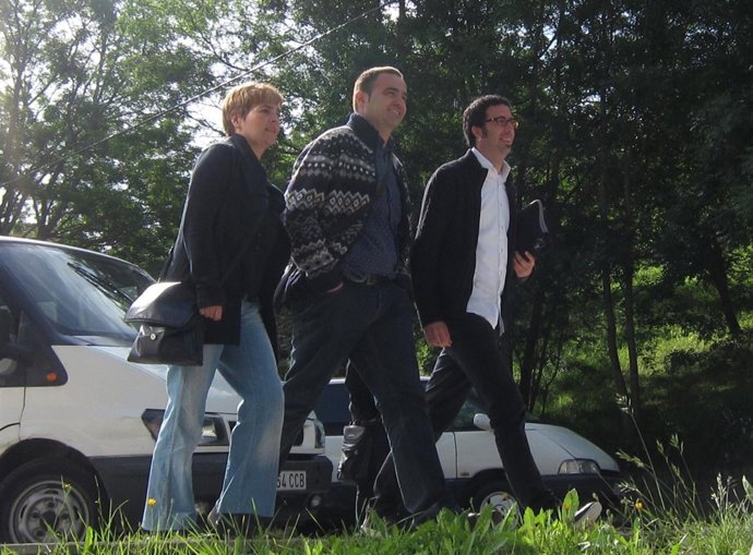 Rebeka Ubera, Jon Abril Y Oxel Erostarbe.