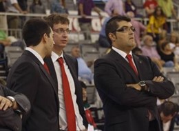 David Urbano Observa Cruzado De Brazos Un Partido Del CB Granada