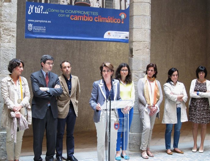 Yolanda Barcina, En Un Acto Con Otros Ediles Del Ayuntamiento.