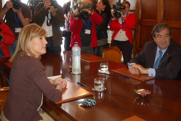 Isabel Pérez-Espinosa Durante Su Reunión Con Francisco Álvarez-Cascos.