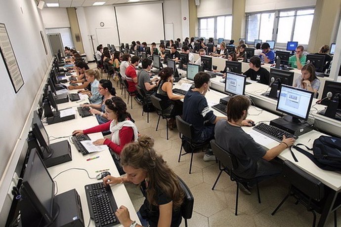 Sala De Ordenadores Por Universidad De Navarra CC Flickr 