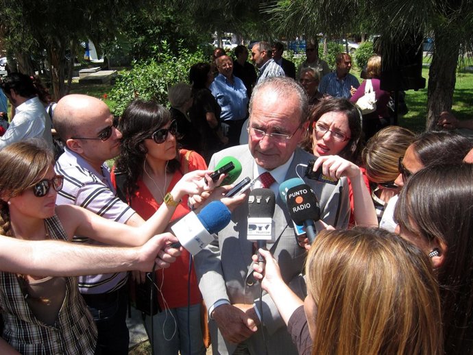 Francisco De La Torre Atiende A Los Medios De Comunicación