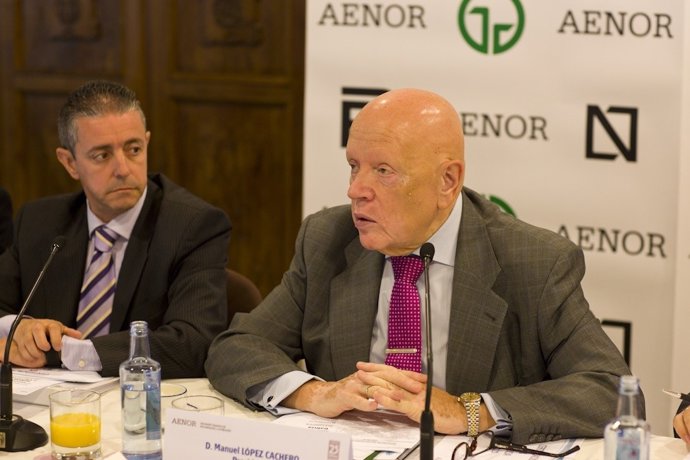 El Presidente De Aenor Y El Delegado En Galicia (Izquierda)