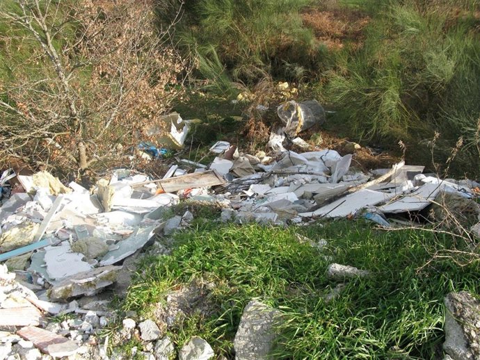 Imagen De Un Punto De Vertido Localizado Por El Seprona En Ourense