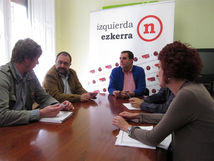 Reunión En Pamplona Entre Representantes De Izquierda-Ezkerra Y Bildu.