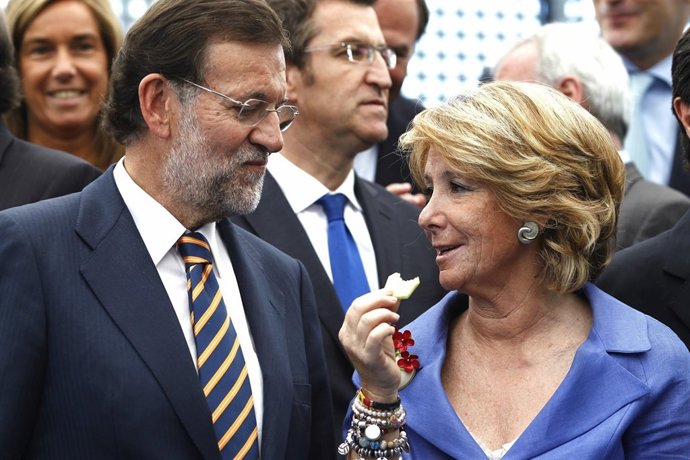 Rajoy Y Aguirre Comiendo Pepino