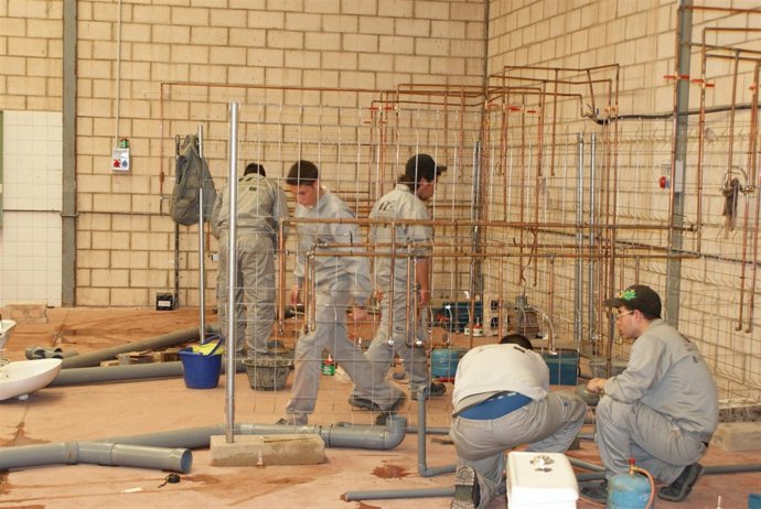 Alumnos De La Escuela-Taller De Aliseda