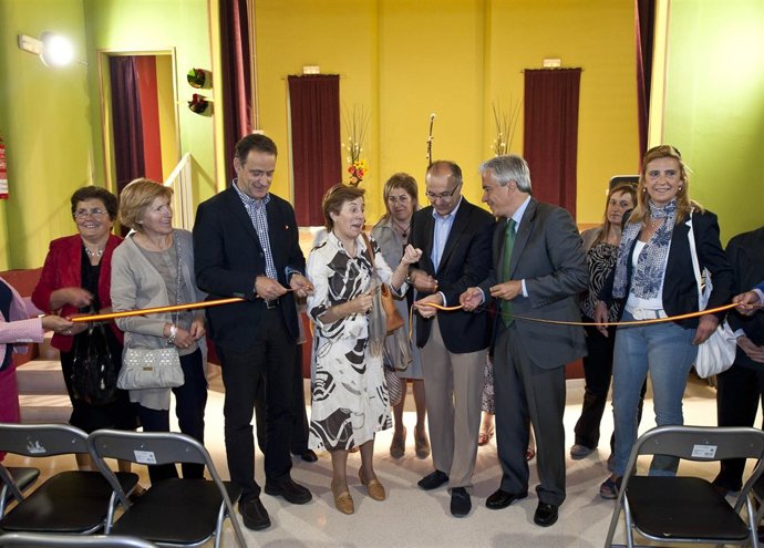 Las Uatoridades Inauguran El Teatro Rosa Chacel.