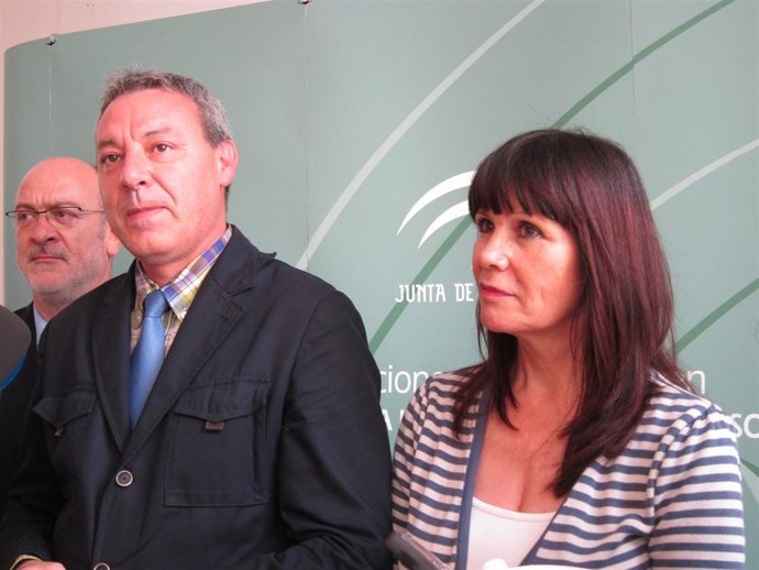 El Consejero De Educación, Francisco Álvarez De La Chica, Y Micaela Navarro.