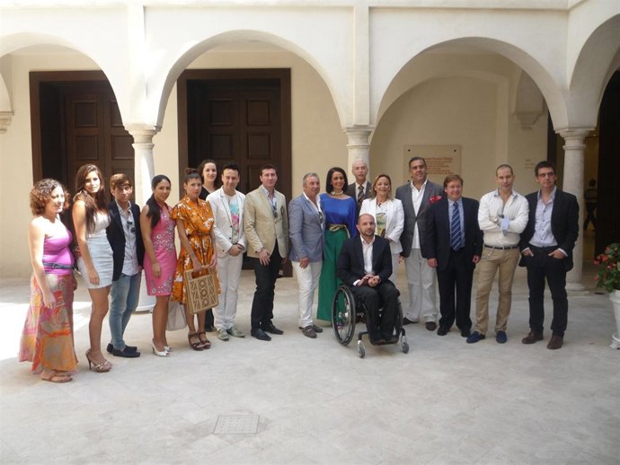 Presentación Del Desfile A Beneficio De Enfermos De Cáncer
