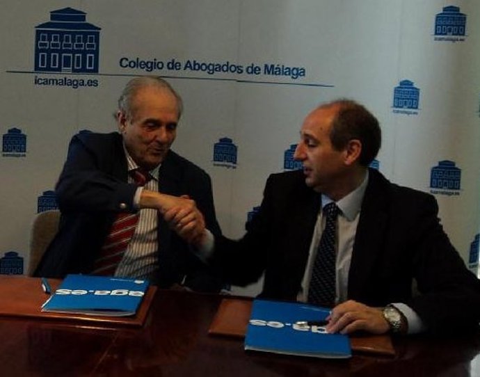 Un Momento De La Firma Del Convenio