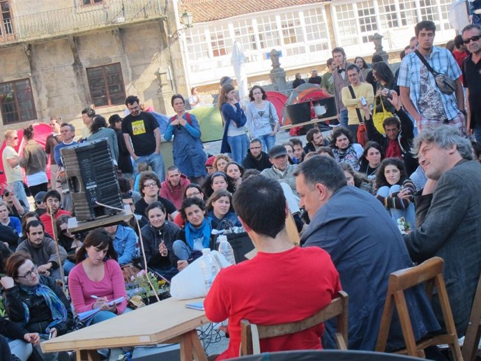 Manuel Rivas, En Una Charla En La Acampada Compostelana