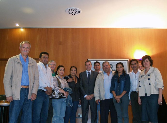 Antonio Cosculluela Con Miembros De Organizaciones Agrarias Paraguayas