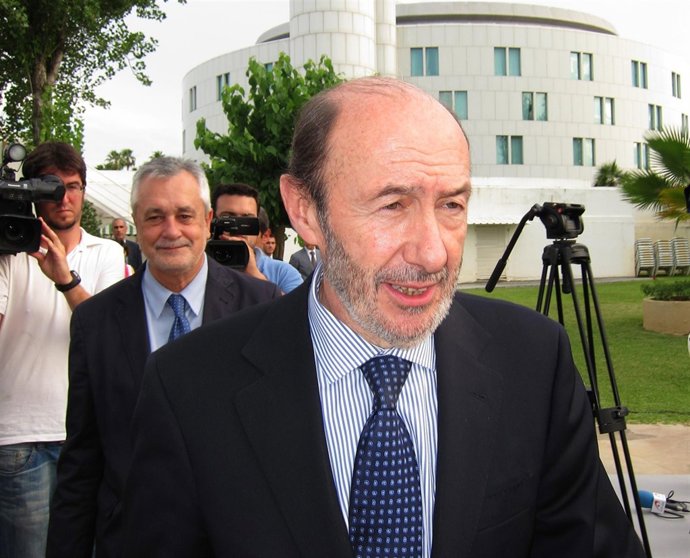 Rubalcaba Llega Al Encuentro Con Dirigentes Del PSOE-A