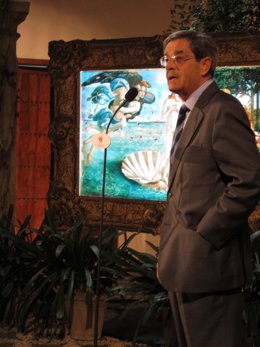 Mario Fernández Durante La Presentación Del Espectáculo.