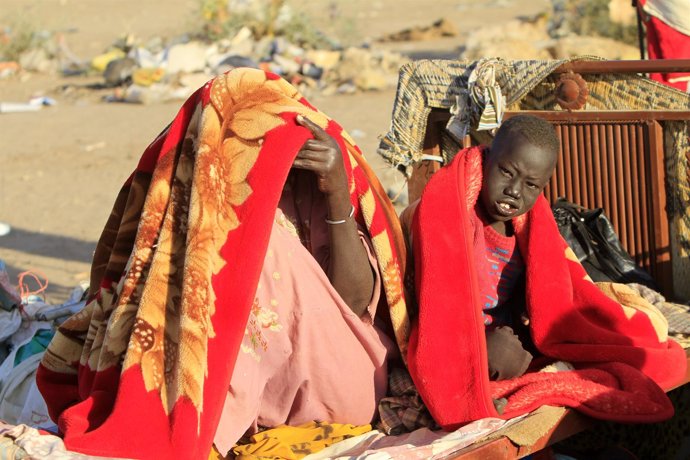 Personas Abandonando La Ciudad De Abyei