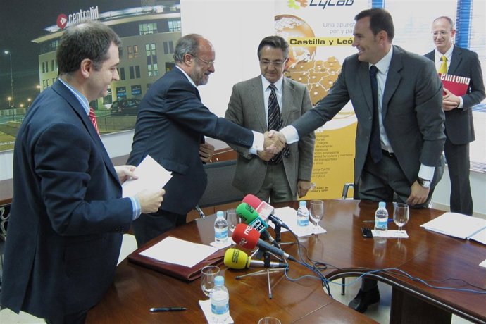 Firma Del Acuerdo Entre Centrolid Y La Empresa Norbert Dentressangle