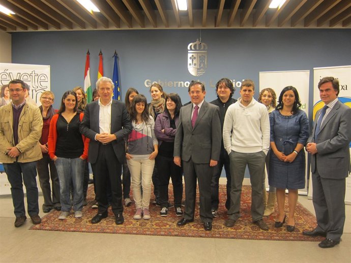 Jóvenes Becados En El Proyecto 'Muévete Con Equip'