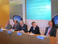 Las marcas dicen que las ayudas al coche eléctrico son útiles pero no prioritarias