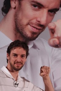 Baloncesto.- Pau Gasol, sobre Ricky Rubio: "Su ilusión es jugar en la NBA y triunfar allí"  