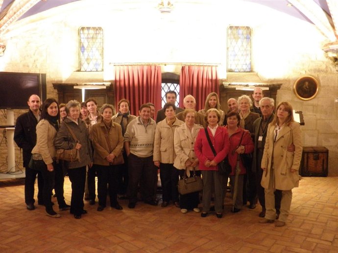 Integrantes De Álava Incoming Y Fundación Mejora En La Casa Del Cordón.    