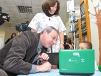 La Consejería dotará de ordenadores a los escolares enfermos que deben permanecer en su domicilio