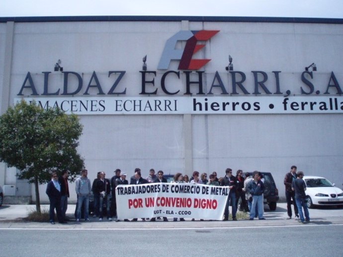 Concentración De Trabajadores De Comercio De Metal En Navarra.