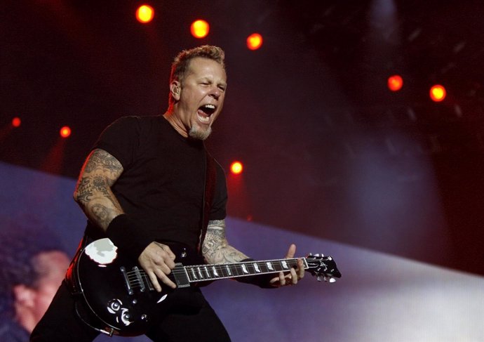 El Guitarrista Y Cantante De Metallica James Hetfield Durante Un Concierto