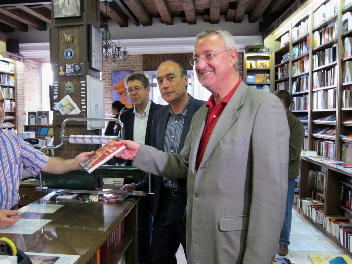 Jesús Calderá En El Acto De Presentación De Su Libro