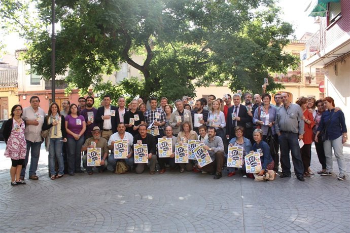 Participantes En La Reunión De Escola Valenciana Contra El Decreto De Educación.