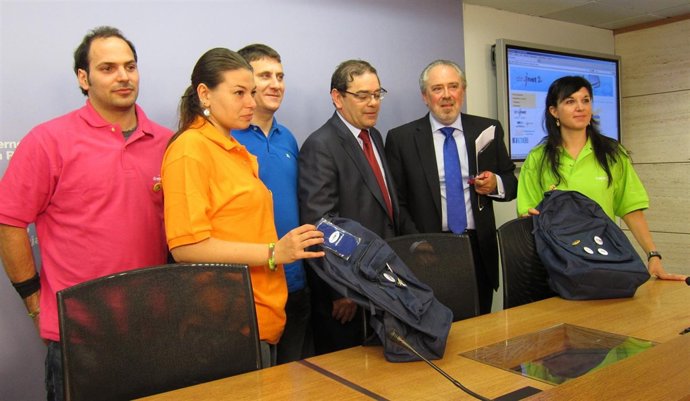 Nieto Con Algunos De Los Educadores De 'Piensa La Noche'