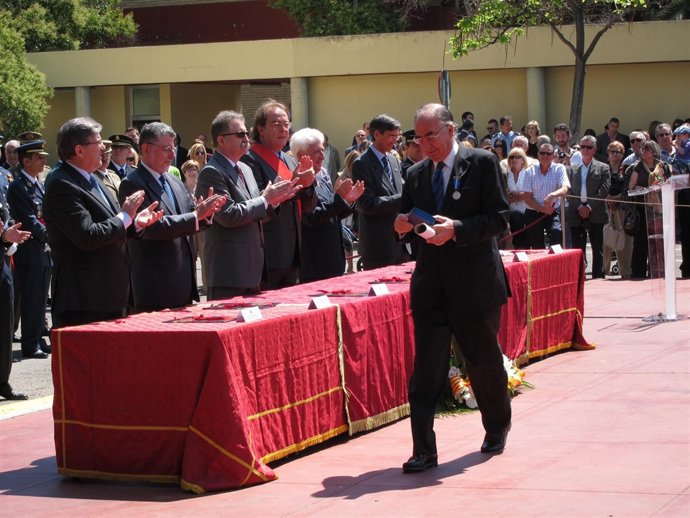 Medalla De La Policía Local A Amado Franco