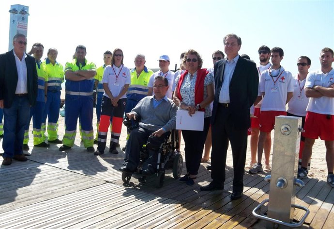 Equipos De Socorrismo Y Limpieza De Playas Para El Verano