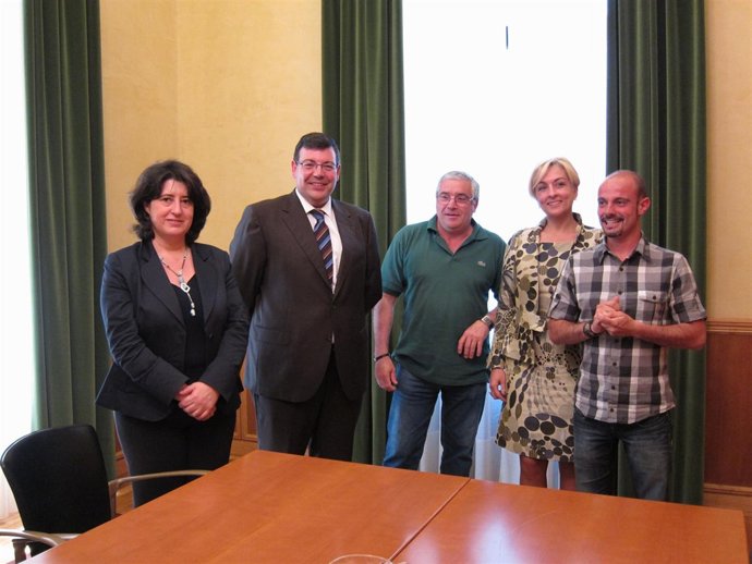 Reunión De PSOE E IU En Gijón