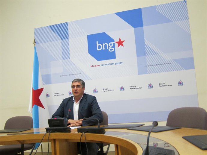 Carlos Aymerich, En Un Momento De La Rueda De Prensa En El Parlamento