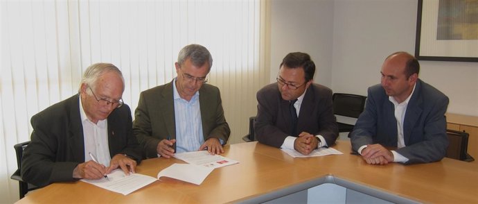 Imagen De Los Dirigentes Durante La Firma Del Pacto