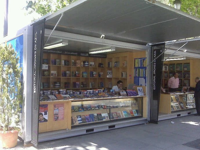 Caseta De La Editorial Jirones De Azul En La Feria Del Libro