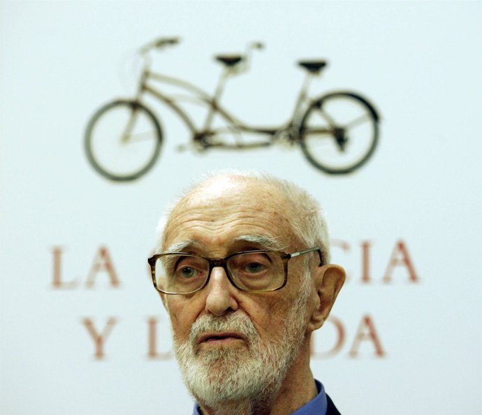 El escritor José Luis Sampedro