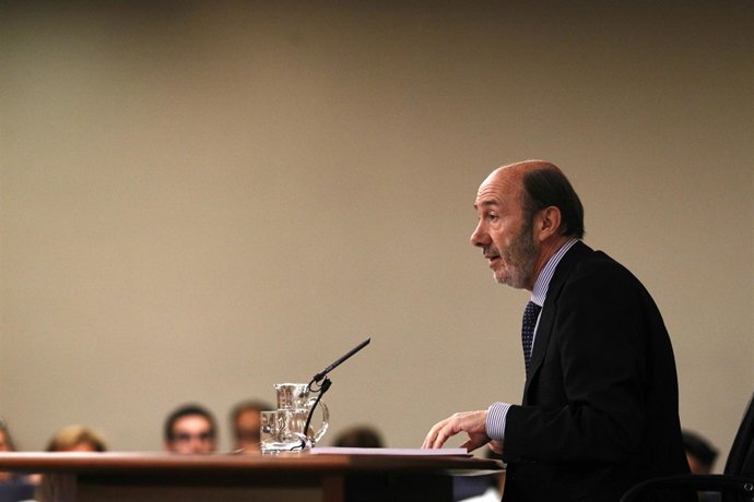 Rueda De Prensa De Alfredo Pérez Rubalcaba