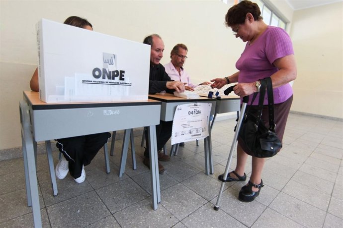 Peruanos Votando.
