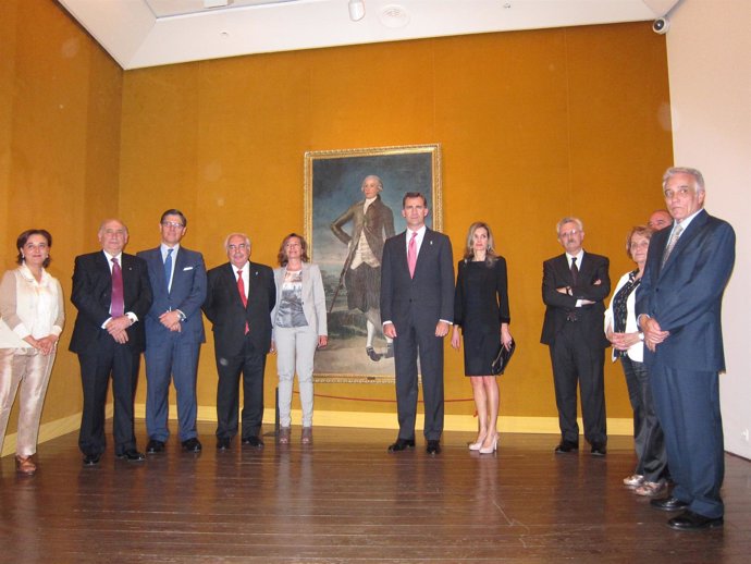 Felipe Y Letizia Con Representantes Institucionales En Gijón