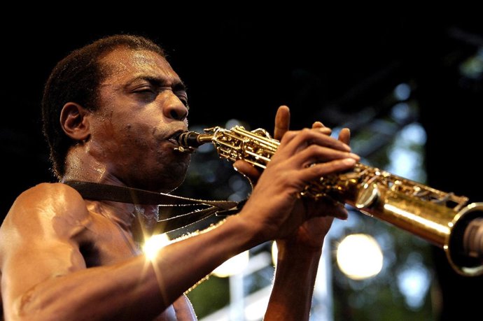 CONCIERTO ÁFRICA VIVE. SÁBADO 4 DE JUNIO. MADRID. PARANINFO UCM FEMI KUTI Y 4 NU