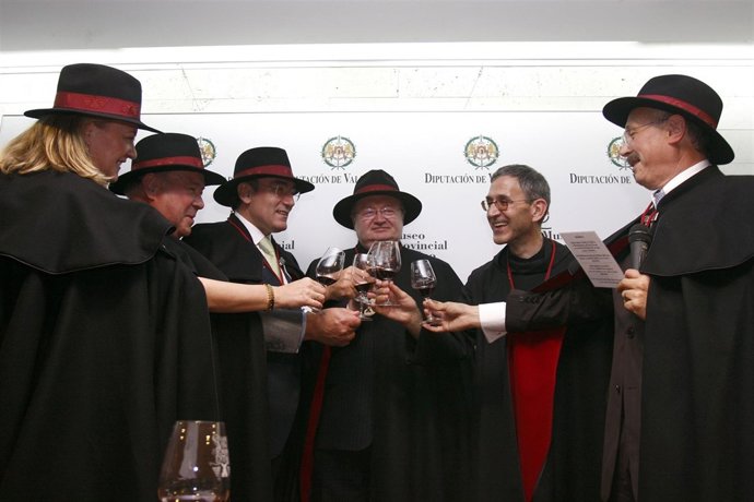 Cofrades De Honor De La Cofradía Del Vino