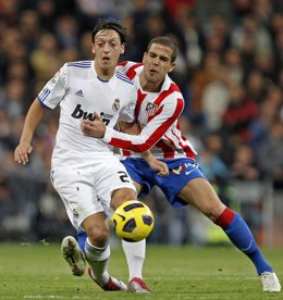 Álvaro Domínguez y Mesut Özil