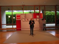 Rubalcaba dice que es al PSOE cántabro al que le "corresponde" resolver temas internos del partido