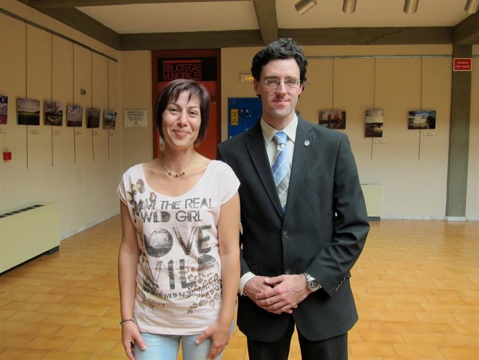 La Portavoz Del Colectivo Y El Asesor Jurídico Del Mismo, En Valladolid