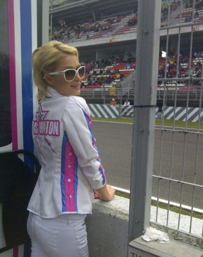 Paris Hilton Animando Al Blusens 