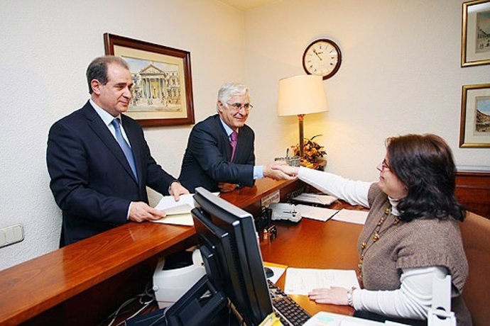 Barreda Y Pardo Registran La Ley Del Agua En El Congreso