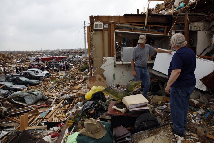 Un Tornado Arrasa La Localidad De Joplin (Missouri)